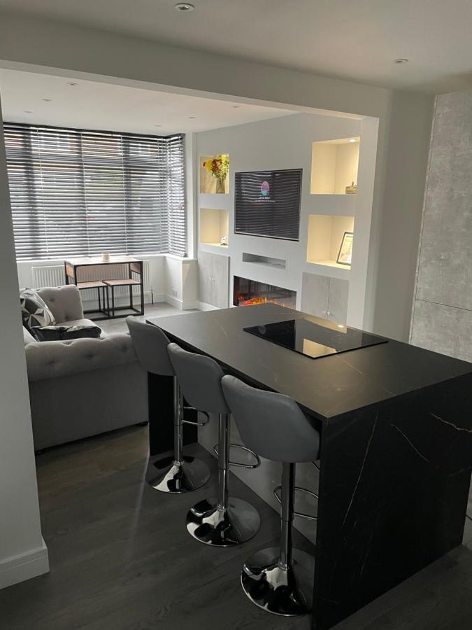 Va Home Stay - Close To Luton Airport, M1 & A505 المظهر الخارجي الصورة