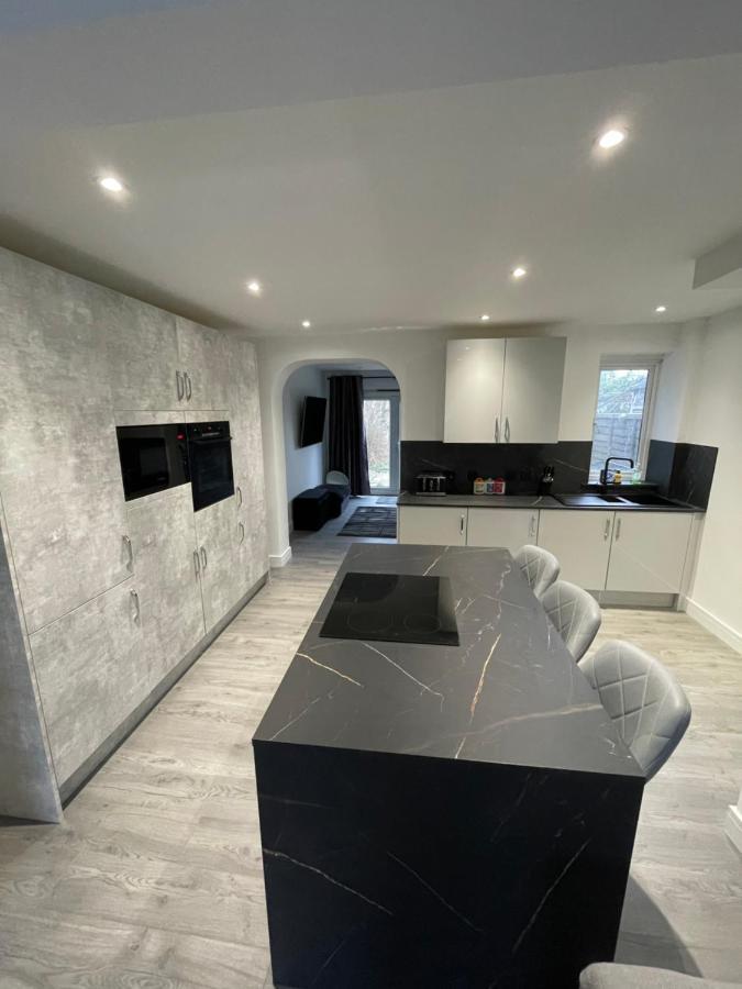 Va Home Stay - Close To Luton Airport, M1 & A505 المظهر الخارجي الصورة