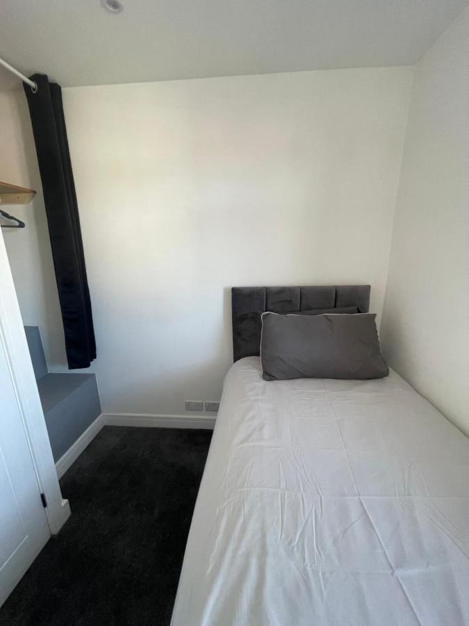 Va Home Stay - Close To Luton Airport, M1 & A505 المظهر الخارجي الصورة